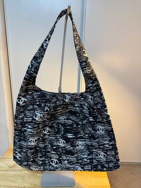 GWP Chanel Black & White Patterned Shoulder Tote